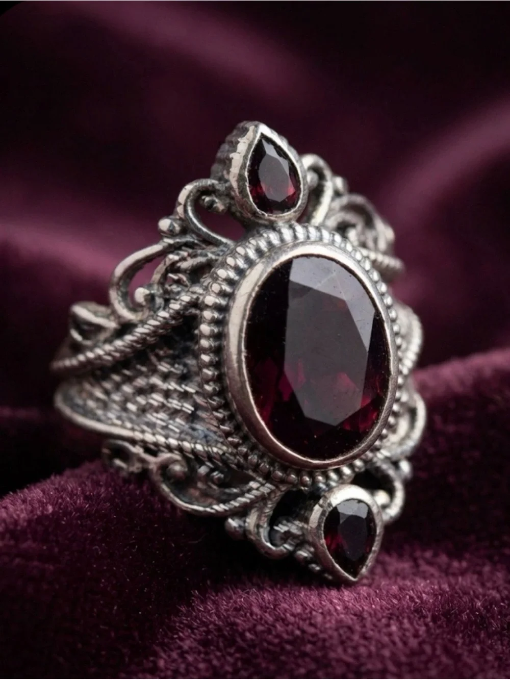 Sterling silver 925 Style Vintage Garnet Red Ornate Ring size 8